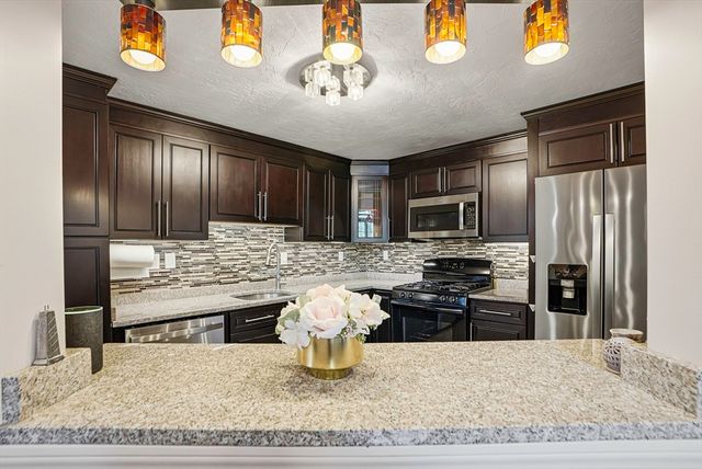 237 South St 6, Shrewsbury, MA 01545