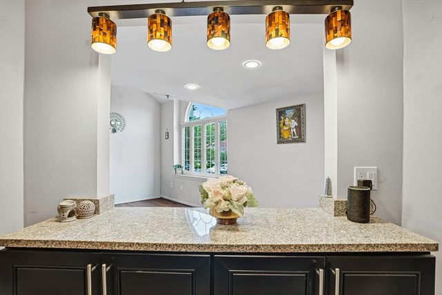 237 South St 6, Shrewsbury, MA 01545