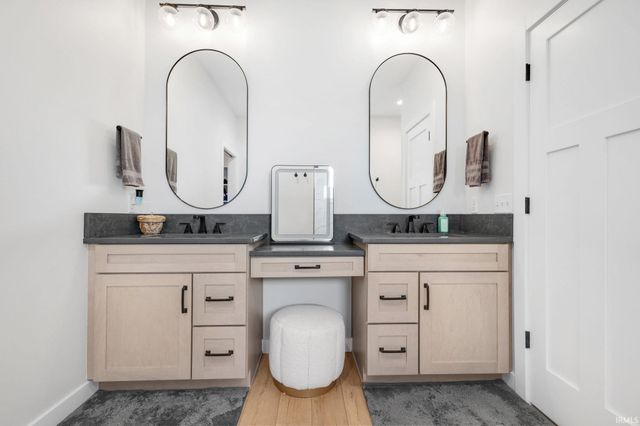 56408 White Pine Ridge, Middlebury, IN 46540