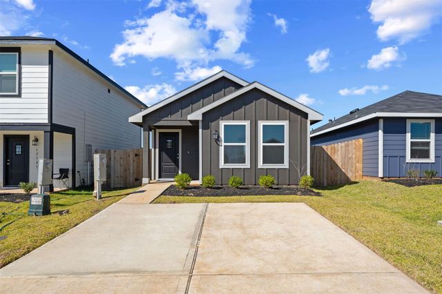 12327 Sword Point Ct, Willis, TX 77378
