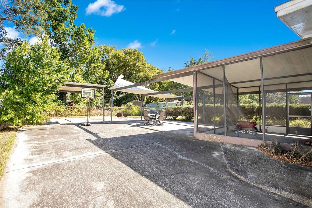 Image 18 of property listing at 1133 N BRUNNELL PARKWAY, Lakeland, FL 33805