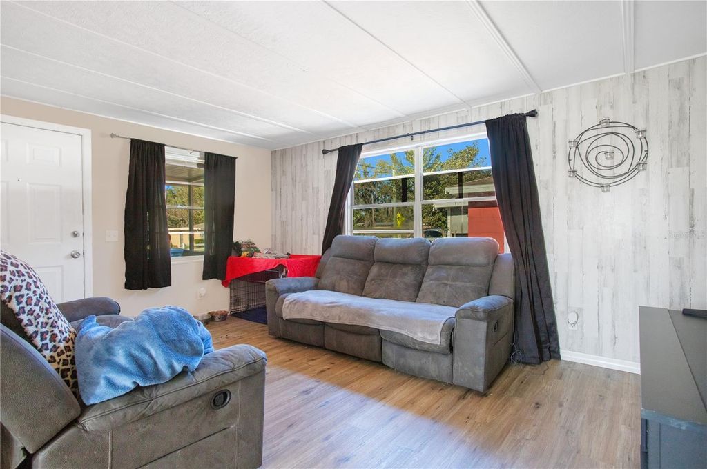 Image 7 of property listing at 1133 N BRUNNELL PARKWAY, Lakeland, FL 33805