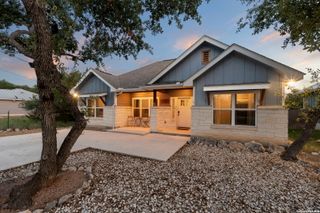 986 PARADISE DR, Canyon Lake, TX 78133