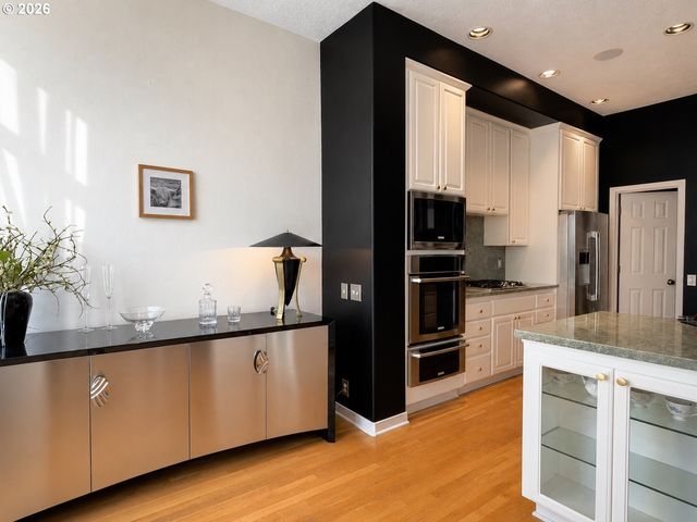 18 NORTHVIEW Ct, Lake Oswego, OR 97035