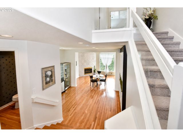 18 NORTHVIEW Ct, Lake Oswego, OR 97035