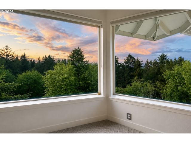 18 NORTHVIEW Ct, Lake Oswego, OR 97035