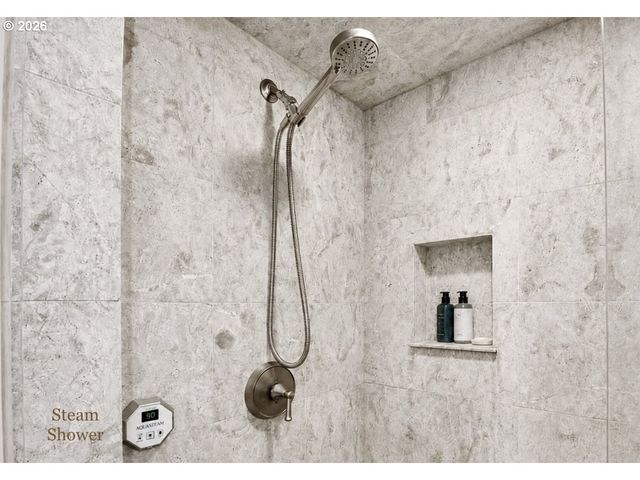 18 NORTHVIEW Ct, Lake Oswego, OR 97035