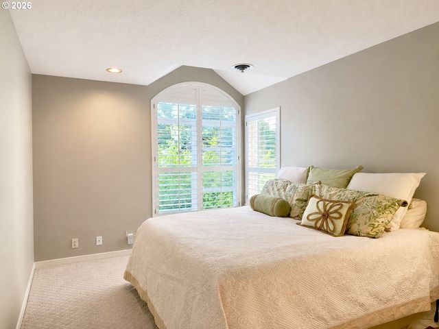 18 NORTHVIEW Ct, Lake Oswego, OR 97035
