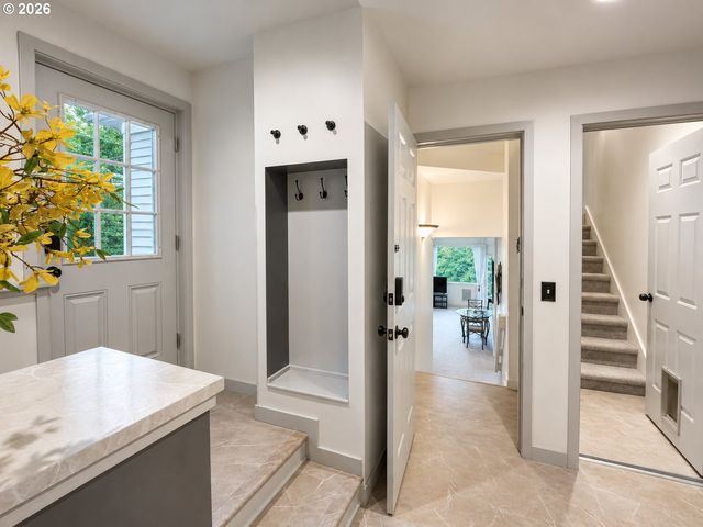 18 NORTHVIEW Ct, Lake Oswego, OR 97035