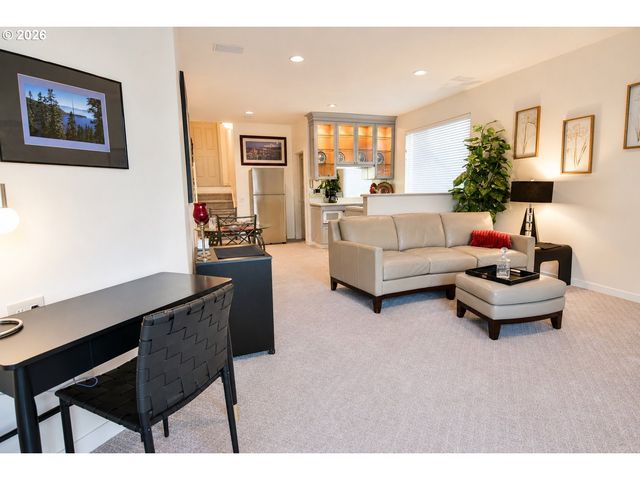 18 NORTHVIEW Ct, Lake Oswego, OR 97035