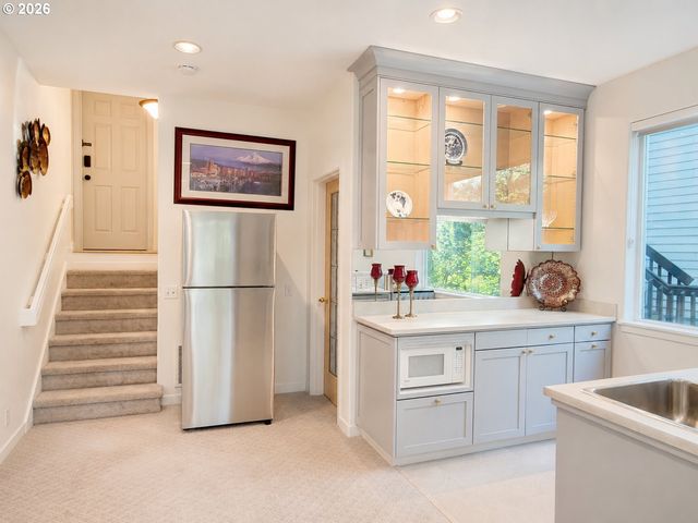 18 NORTHVIEW Ct, Lake Oswego, OR 97035