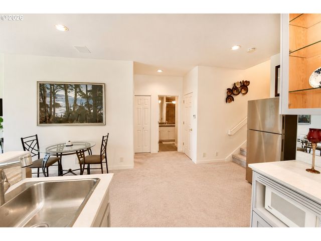 18 NORTHVIEW Ct, Lake Oswego, OR 97035