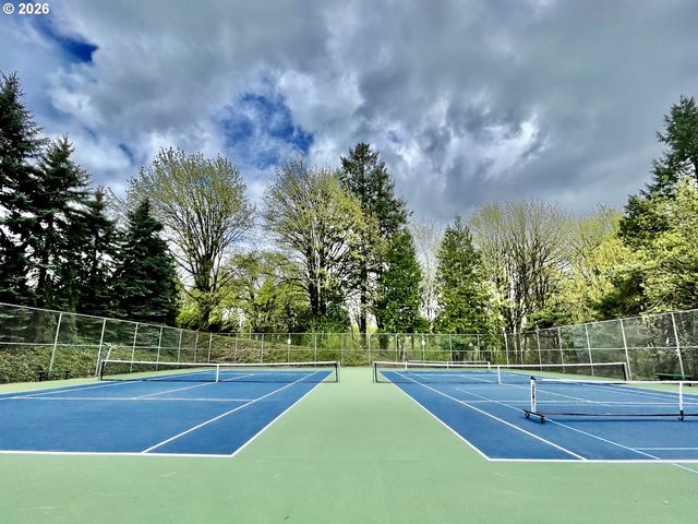 18 NORTHVIEW Ct, Lake Oswego, OR 97035
