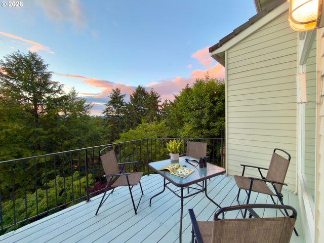 18 NORTHVIEW Ct, Lake Oswego, OR 97035