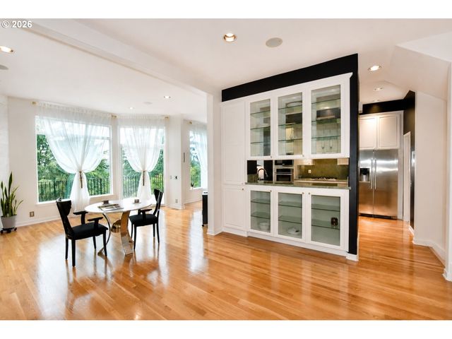 18 NORTHVIEW Ct, Lake Oswego, OR 97035