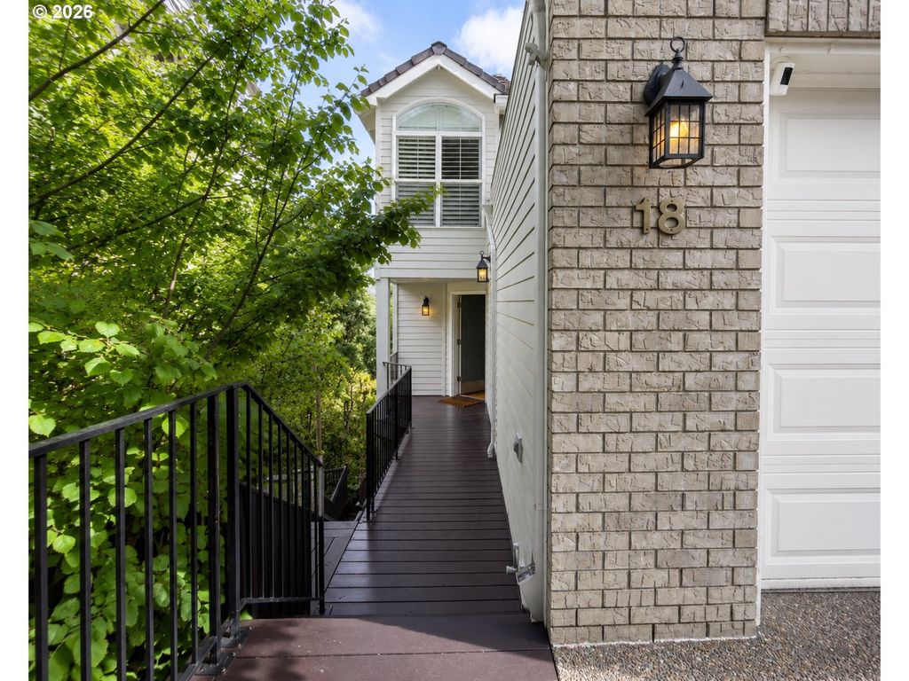 18 NORTHVIEW Ct, Lake Oswego, OR 97035