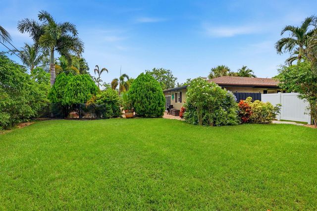 3315 FERNWOOD Drive, Boynton Beach, FL 33435