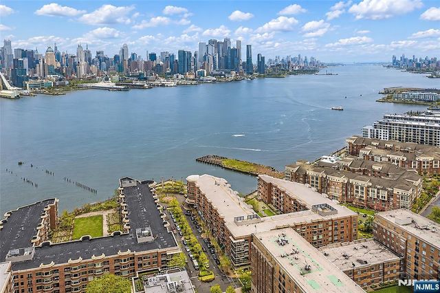 22 Ave At Port Imperial Avenue 428, West New York, NJ 07093