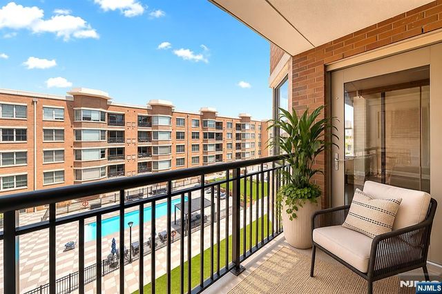 22 Ave At Port Imperial Avenue 428, West New York, NJ 07093