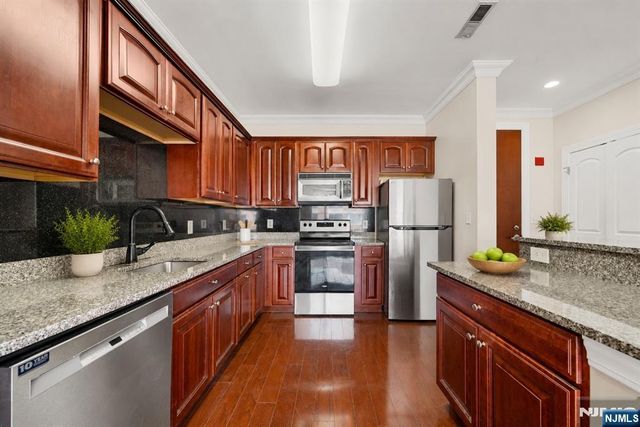 22 Ave At Port Imperial Avenue 428, West New York, NJ 07093