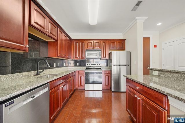 22 Ave At Port Imperial Avenue 428, West New York, NJ 07093
