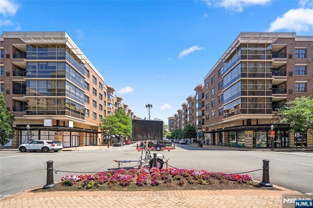 22 Ave At Port Imperial Avenue 428, West New York, NJ 07093