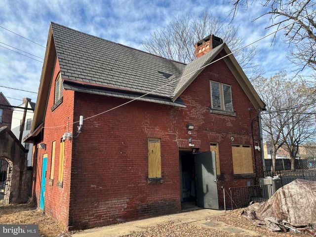 21 N CLINTON AVE, Trenton, NJ 08609