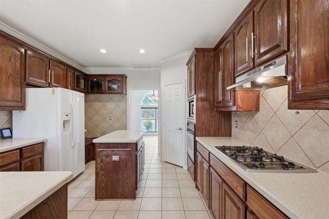 2115 Lexington Drive, Mansfield, TX 76063