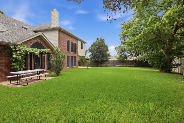 2115 Lexington Drive, Mansfield, TX 76063
