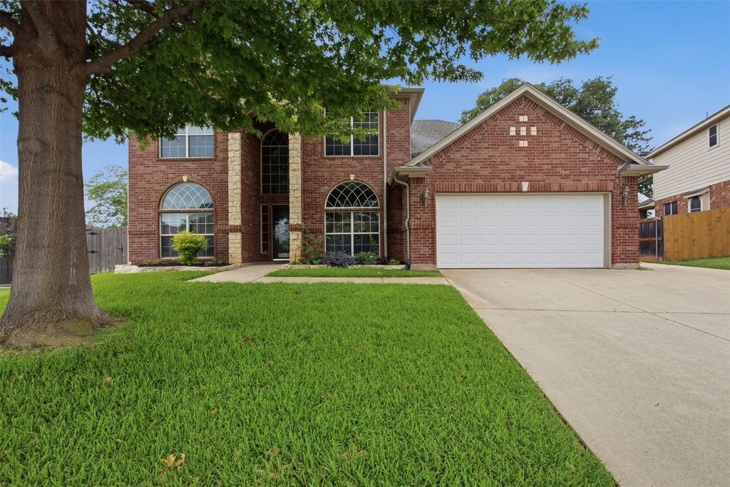 2115 Lexington Drive, Mansfield, TX 76063