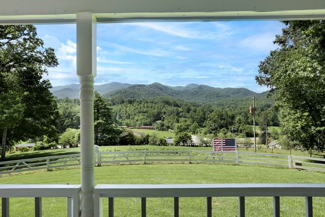 16 Lois Lane, Hayesville, NC 28904