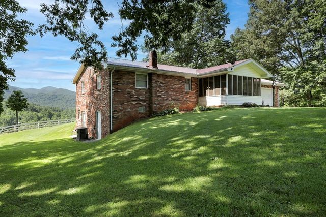 16 Lois Lane, Hayesville, NC 28904
