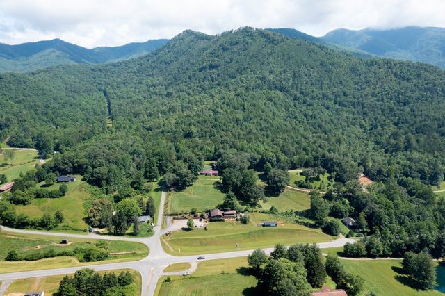 16 Lois Lane, Hayesville, NC 28904