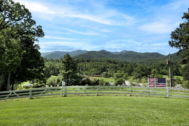 16 Lois Lane, Hayesville, NC 28904