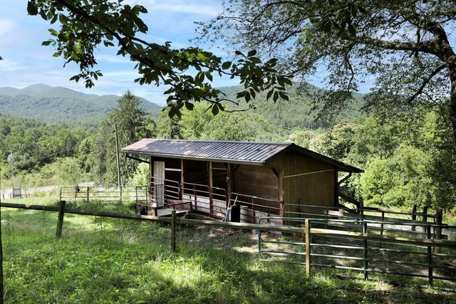 16 Lois Lane, Hayesville, NC 28904