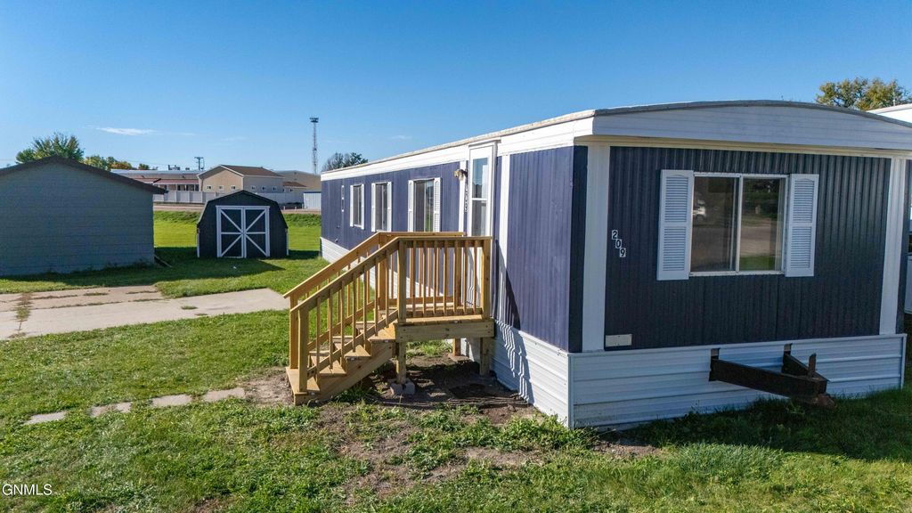 209 Gateway Trail, Mandan, ND 58554 photo 11