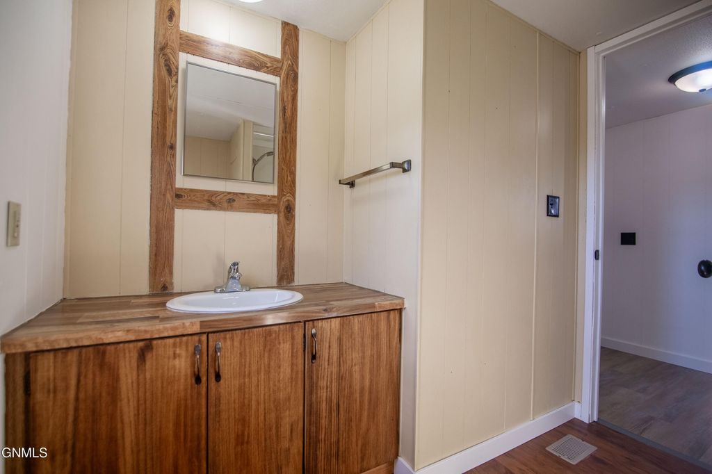 209 Gateway Trail, Mandan, ND 58554 photo 8