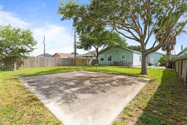 1505 Antoinette Dr, Corpus Christi, TX 78418