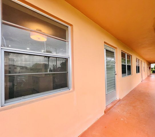 5 Hastings A, West Palm Beach, FL 33417