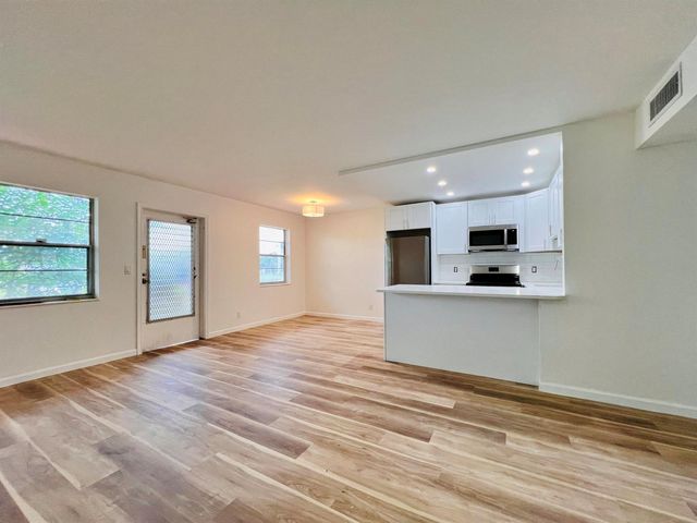 5 Hastings A, West Palm Beach, FL 33417
