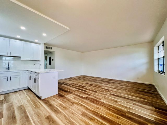 5 Hastings A, West Palm Beach, FL 33417