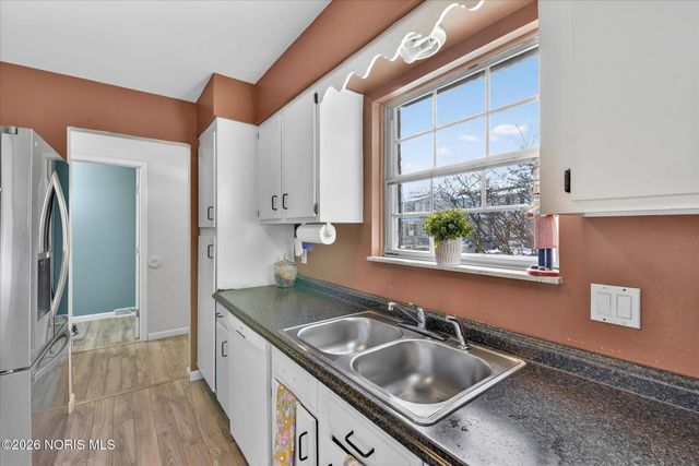 3753 W Alexis Road, Toledo, OH 43623