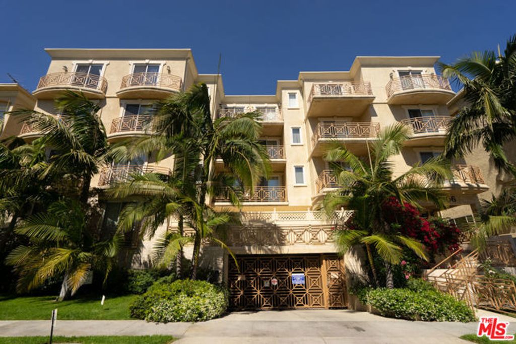 2306 FOX HILLS Drive 201, Los Angeles, CA 90064