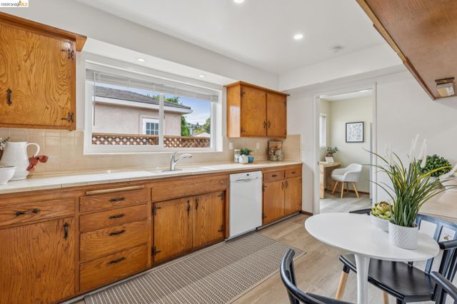 871 Joaquin Ave, San Leandro, CA 94577