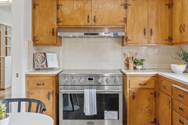 871 Joaquin Ave, San Leandro, CA 94577