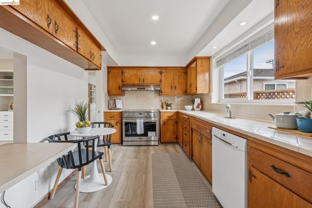 871 Joaquin Ave, San Leandro, CA 94577
