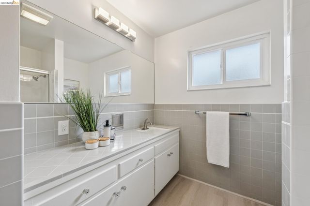 871 Joaquin Ave, San Leandro, CA 94577