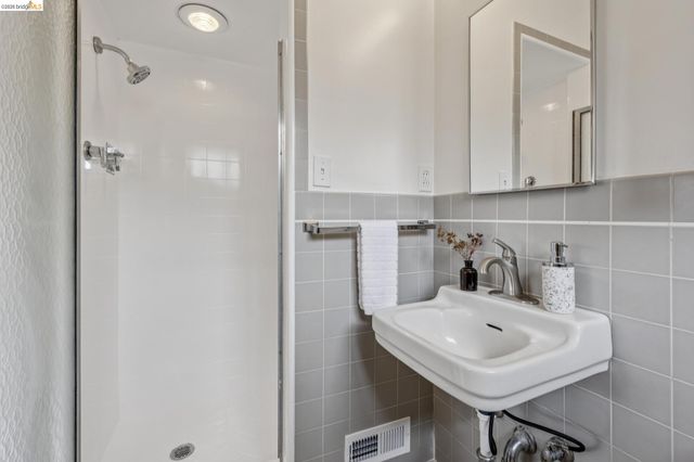 871 Joaquin Ave, San Leandro, CA 94577