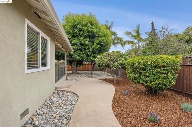 871 Joaquin Ave, San Leandro, CA 94577