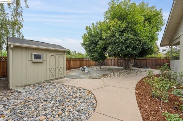 871 Joaquin Ave, San Leandro, CA 94577
